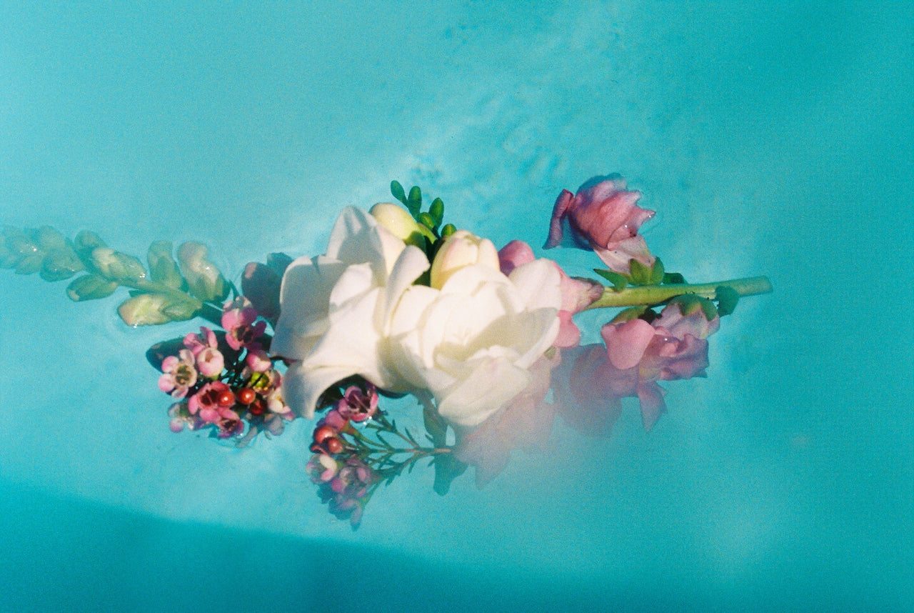 Seasonal Scents: From Fresh Spring Blooms to Cozy Winter Warmth